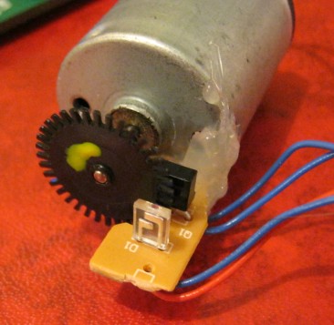 motor dc speed sensor very pcb position slow encoder precise clockwork mouse using dual circuits glued quadrature dcmotor